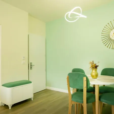Apartment Luxury At Airalbania And Near Blloku *